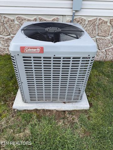 6998 Plateau Rd, Crossville, TN 38571