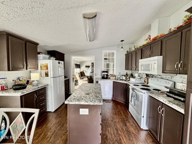 6998 Plateau Rd, Crossville, TN 38571