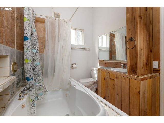 72 BRUNNING Rd, Stevenson, WA 98648