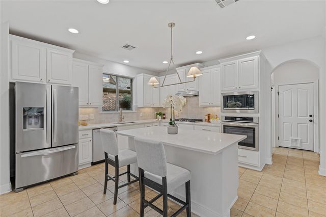 2709 Deep River CIR, Round Rock, TX 78665