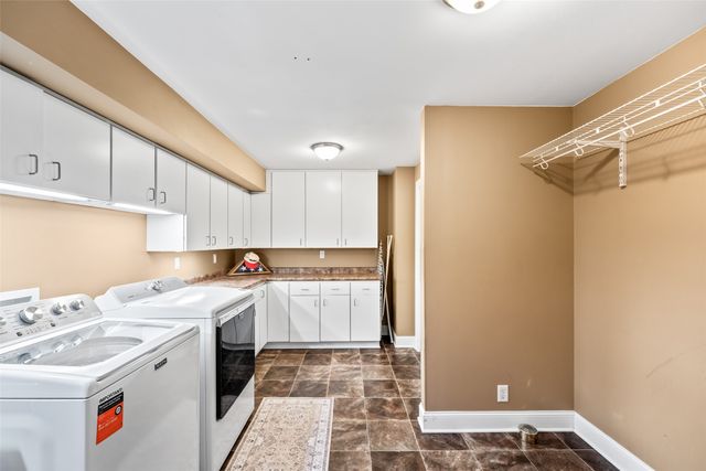 5075 Windsor Circle, Pleasant Hill, IA 50327
