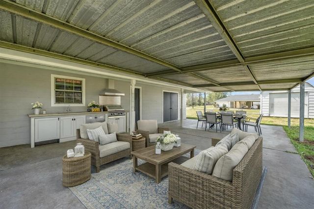 590 Pinecone Drive, Moss Bluff, LA 70611