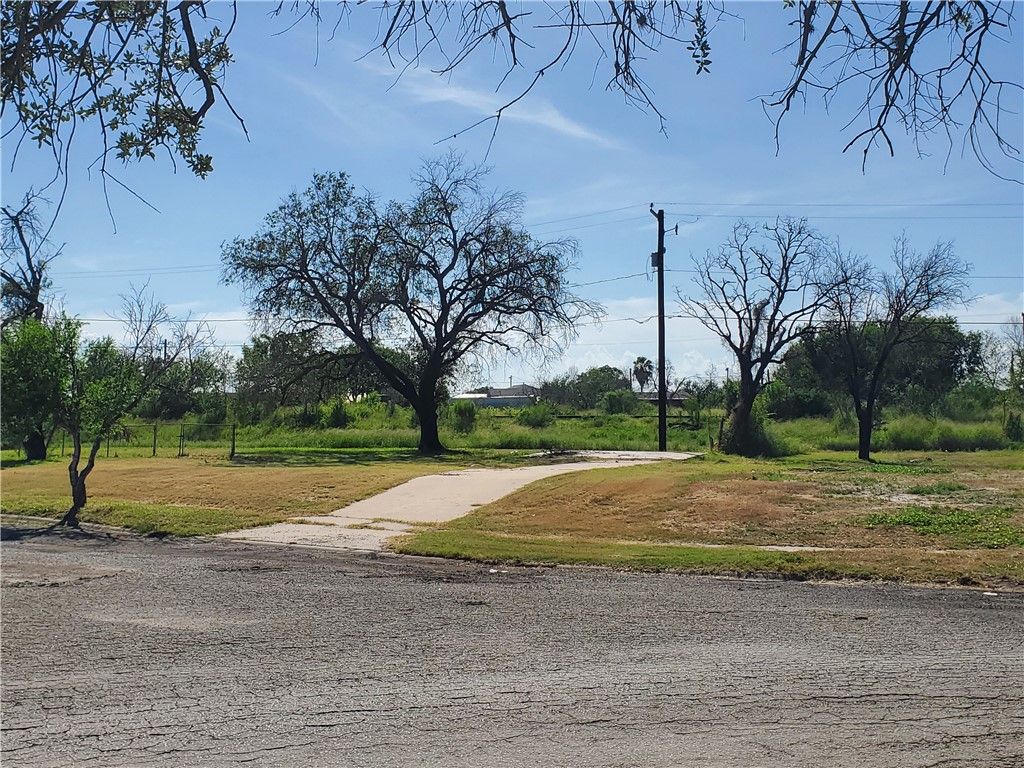 840 Hamilton St, Sinton, TX 78387 — exterior