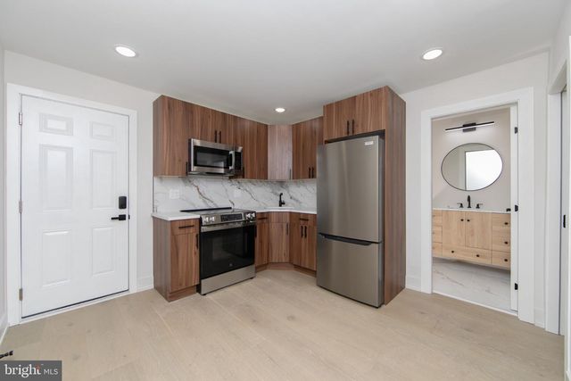 448 E GIRARD AVE, Philadelphia, PA 19125