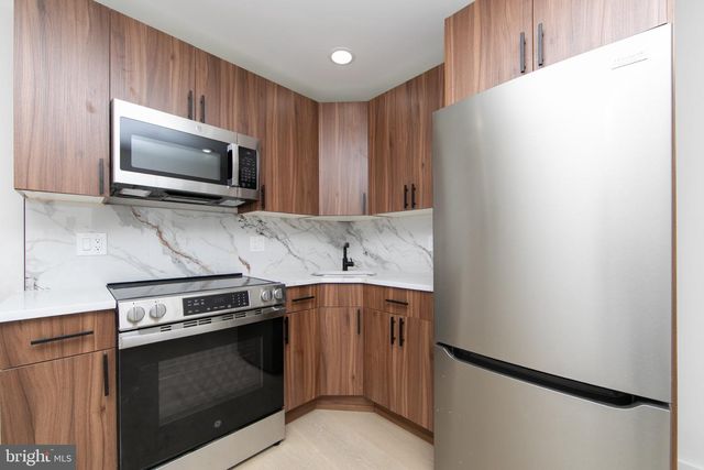 448 E GIRARD AVE, Philadelphia, PA 19125