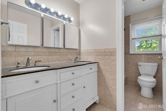 43 Jonathan Drive, Edison, NJ 08820