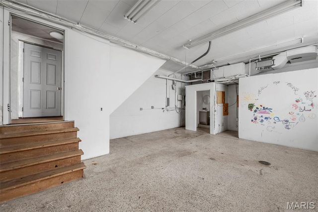 1325 Hampton Avenue, St Louis, MO 63139