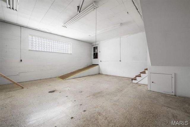 1325 Hampton Avenue, St Louis, MO 63139