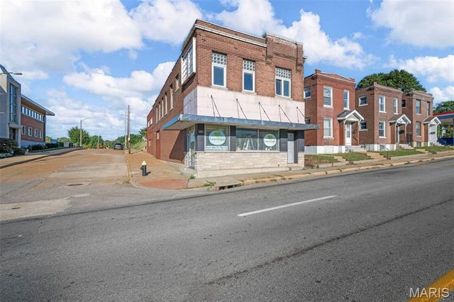 1325 Hampton Avenue, St Louis, MO 63139