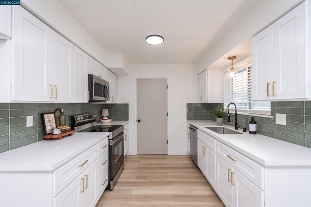 5201 Sky Pkwy, Sacramento, CA 95823