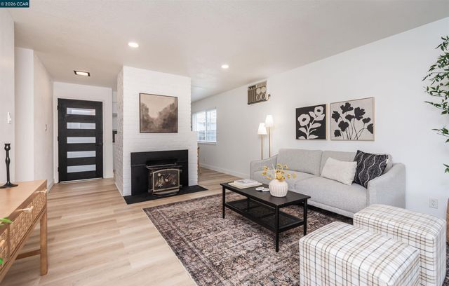 5201 Sky Pkwy, Sacramento, CA 95823