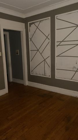 2233 E 70th Place 1, Chicago, IL 60649