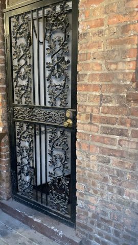 2233 E 70th Place 1, Chicago, IL 60649