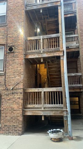 2233 E 70th Place 1, Chicago, IL 60649