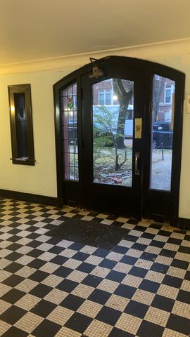 2233 E 70th Place 1, Chicago, IL 60649