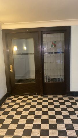 2233 E 70th Place 1, Chicago, IL 60649