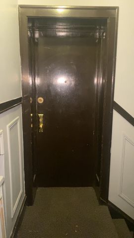 2233 E 70th Place 1, Chicago, IL 60649