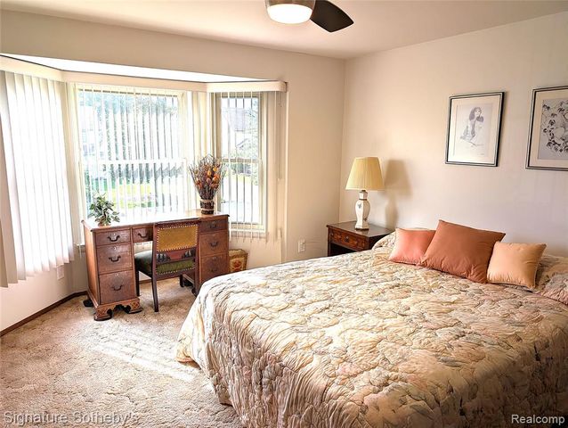 5303 Woodrun Drive, West Bloomfield, MI 48323