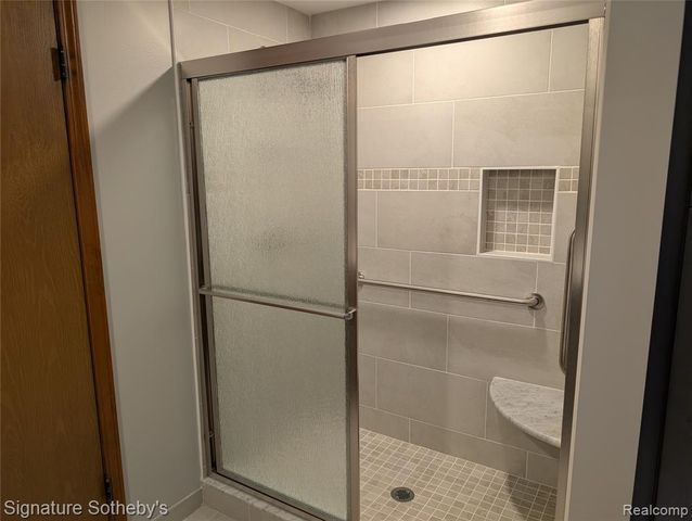 5303 Woodrun Drive, West Bloomfield, MI 48323