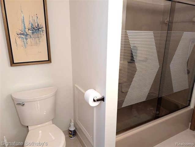 5303 Woodrun Drive, West Bloomfield, MI 48323