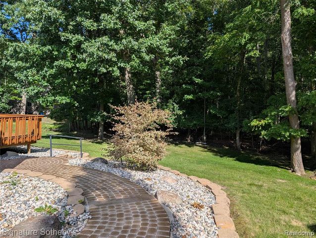5303 Woodrun Drive, West Bloomfield, MI 48323