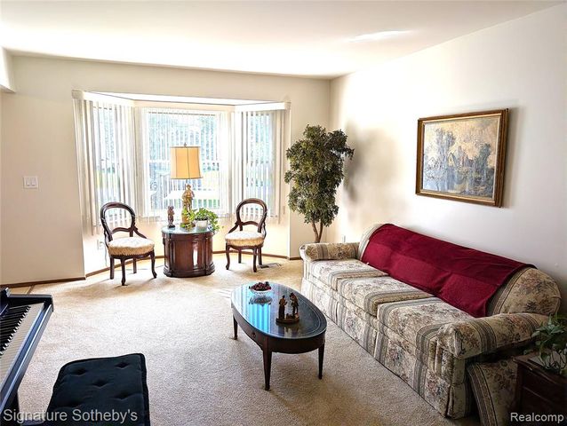 5303 Woodrun Drive, West Bloomfield, MI 48323