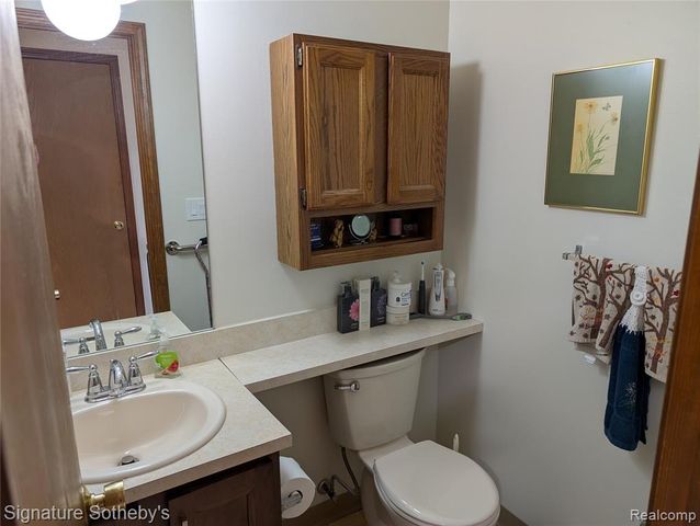 5303 Woodrun Drive, West Bloomfield, MI 48323