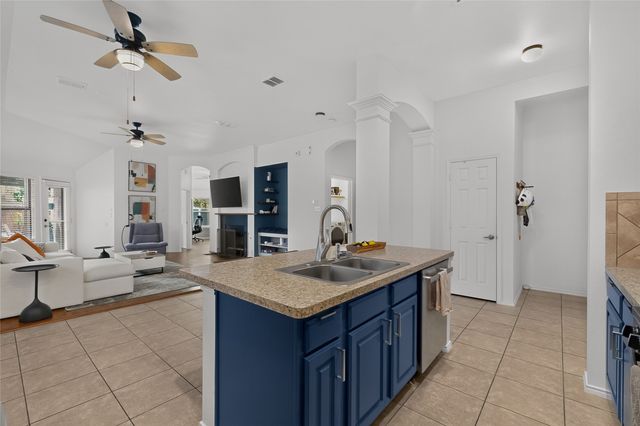 905 Lake Grove Drive, Little Elm, TX 75068