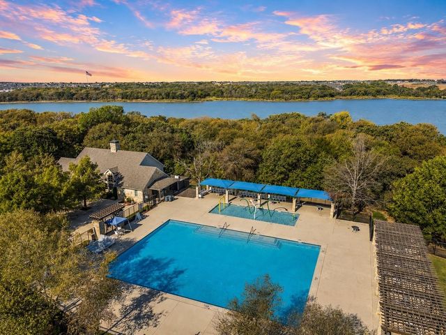 905 Lake Grove Drive, Little Elm, TX 75068