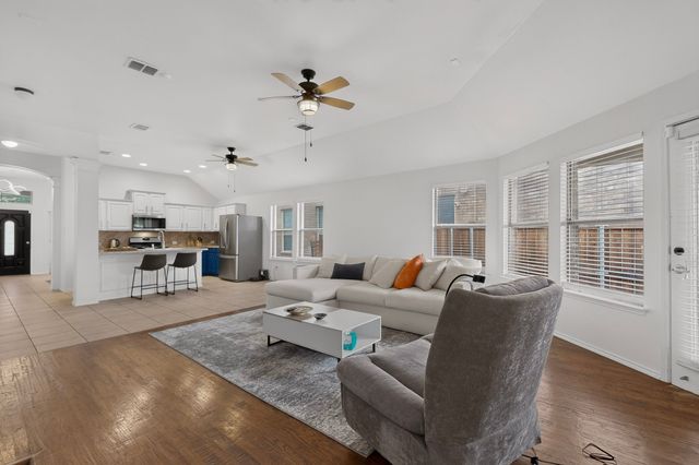 905 Lake Grove Drive, Little Elm, TX 75068