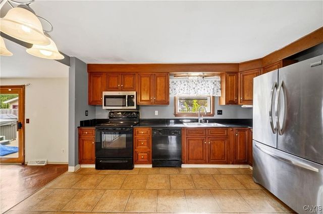 4336 Forestbrook Drive, Clay, NY 13090