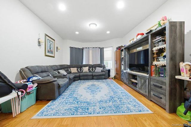 4412 Bronx Boulevard, Bronx, NY 10470