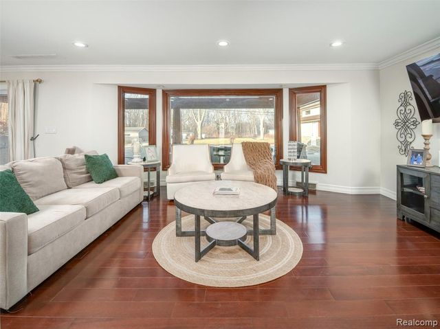 23750 E River Road, Grosse Ile, MI 48138