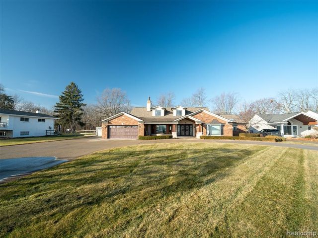 23750 E River Road, Grosse Ile, MI 48138