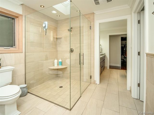 23750 E River Road, Grosse Ile, MI 48138