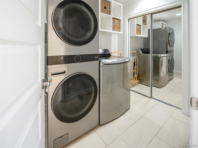 23750 E River Road, Grosse Ile, MI 48138