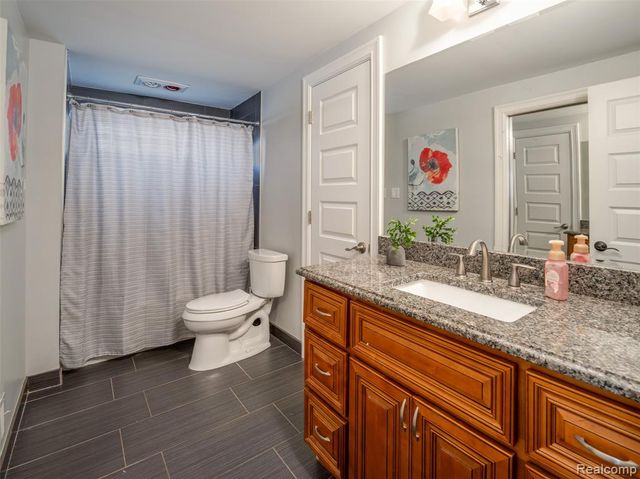 23750 E River Road, Grosse Ile, MI 48138