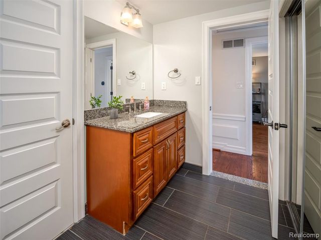 23750 E River Road, Grosse Ile, MI 48138