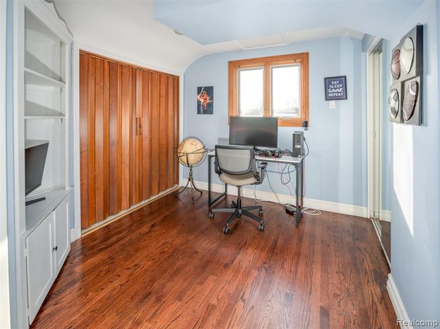 23750 E River Road, Grosse Ile, MI 48138