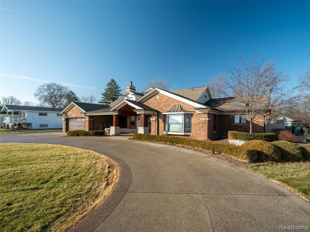 23750 E River Road, Grosse Ile, MI 48138