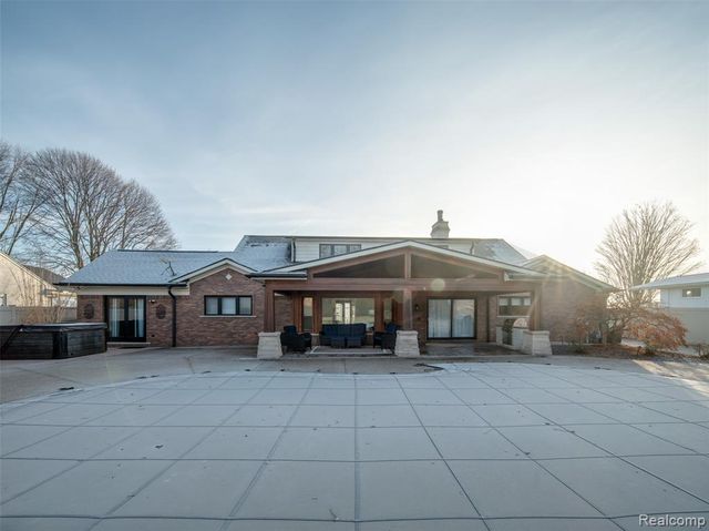 23750 E River Road, Grosse Ile, MI 48138