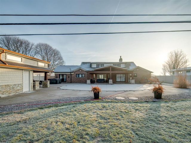 23750 E River Road, Grosse Ile, MI 48138