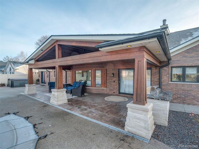 23750 E River Road, Grosse Ile, MI 48138