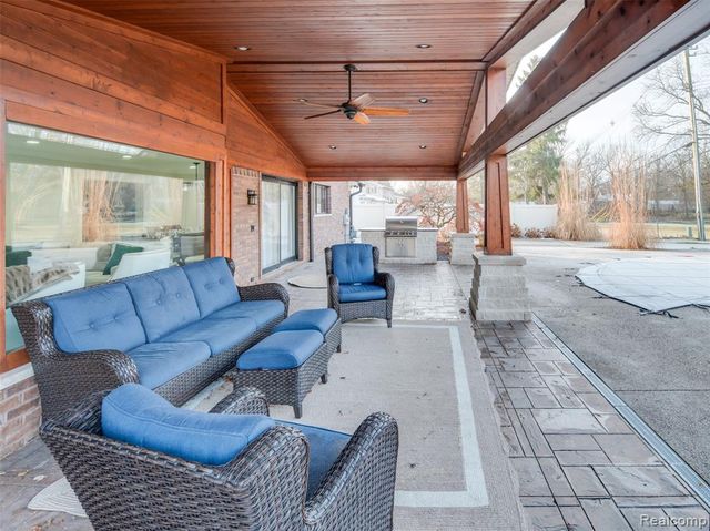 23750 E River Road, Grosse Ile, MI 48138