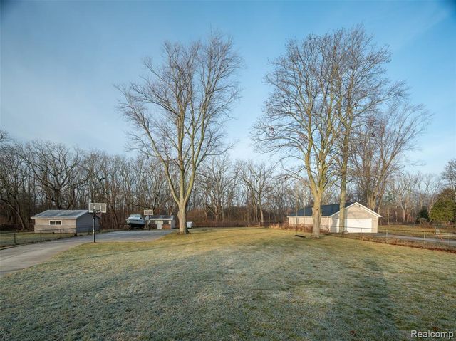 23750 E River Road, Grosse Ile, MI 48138