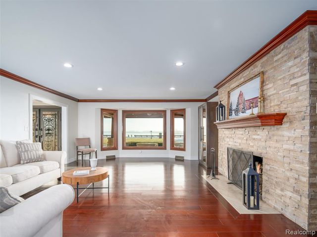 23750 E River Road, Grosse Ile, MI 48138