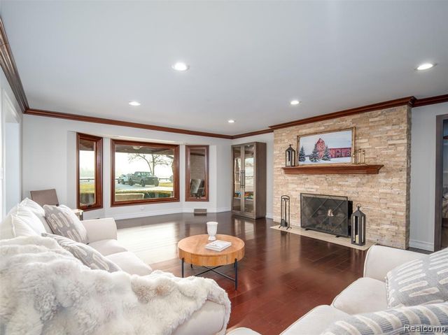 23750 E River Road, Grosse Ile, MI 48138