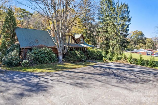 26 Gaddis Branch Road, Maggie Valley, NC 28751