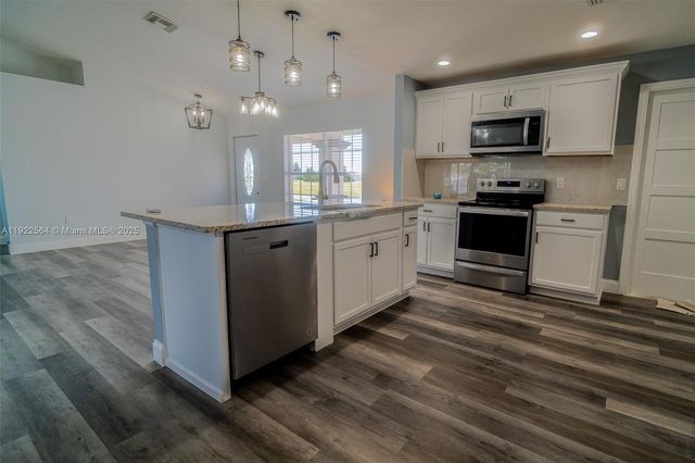 1021 NW 10th Ave 0, Cape Coral, FL 33993