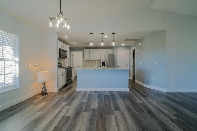 1021 NW 10th Ave 0, Cape Coral, FL 33993